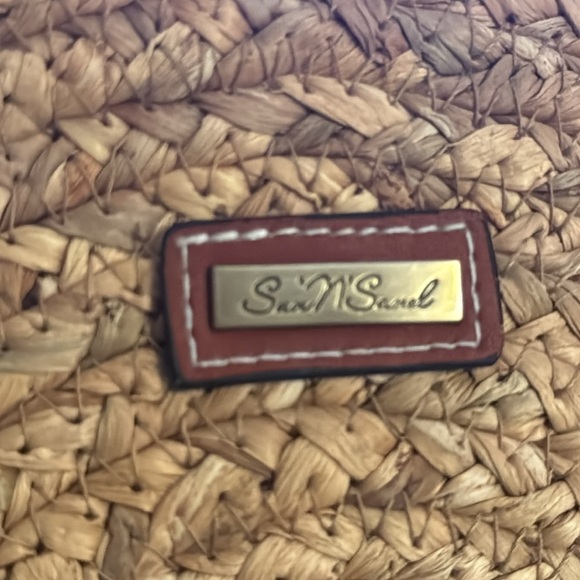 Sun N’ Sand Seagrass Round straw crossbody bag - Picture 8 of 9